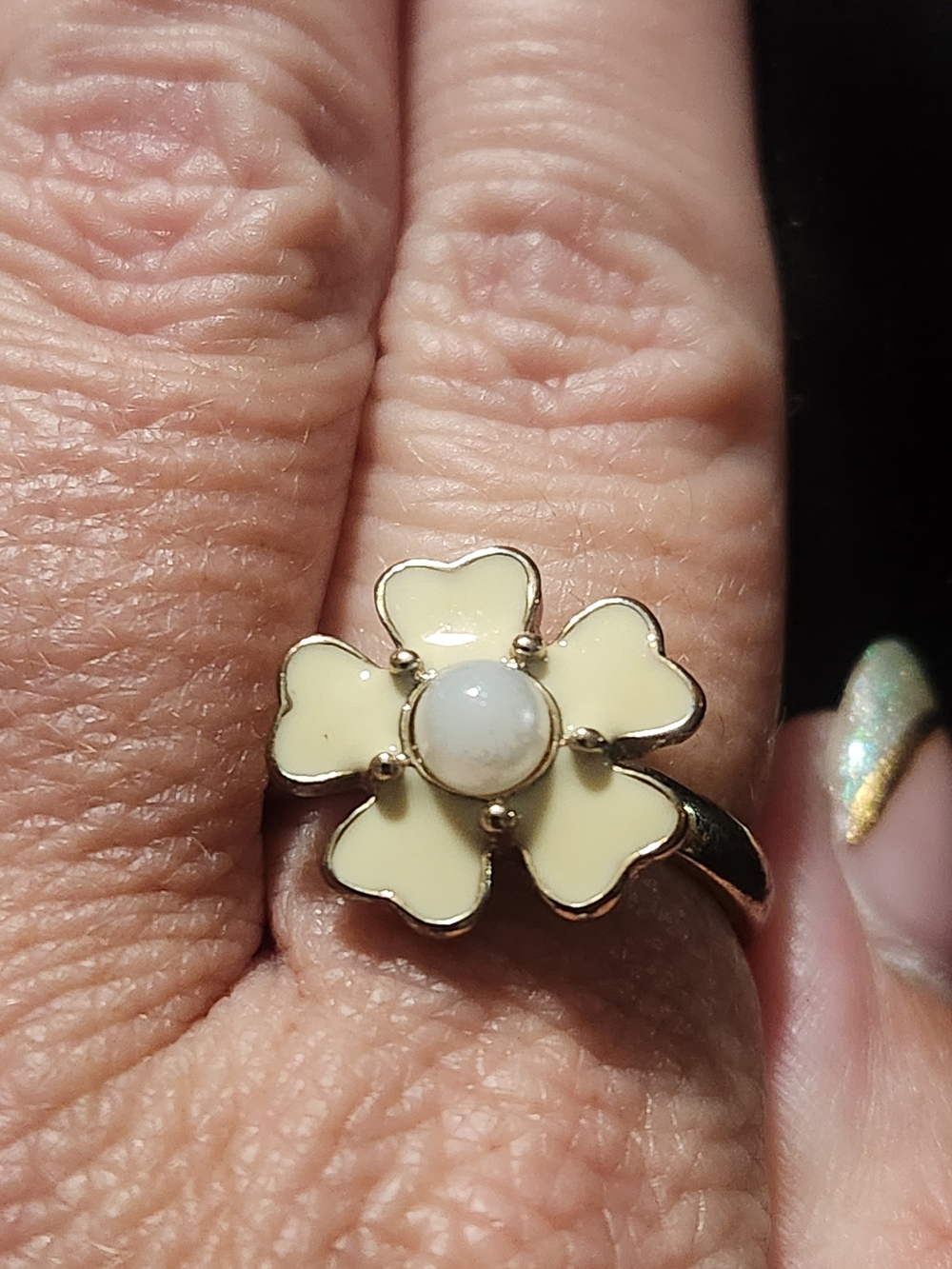Cream Enamel Flower Ring | Faux Pearl Center Accent | Gold Tone | Size 8.5